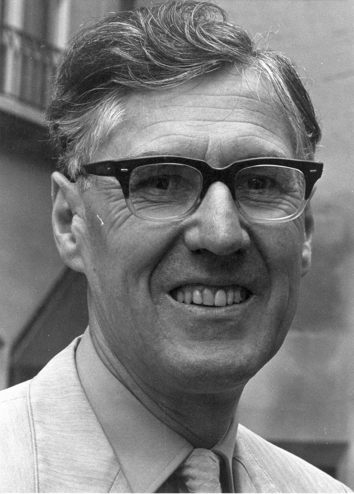 Portraitfoto Hermann von Fischer.