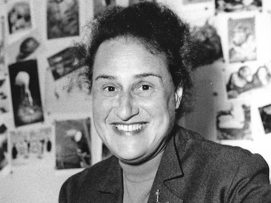 Portraitfoto von Monika Meyer-Holzapfel.